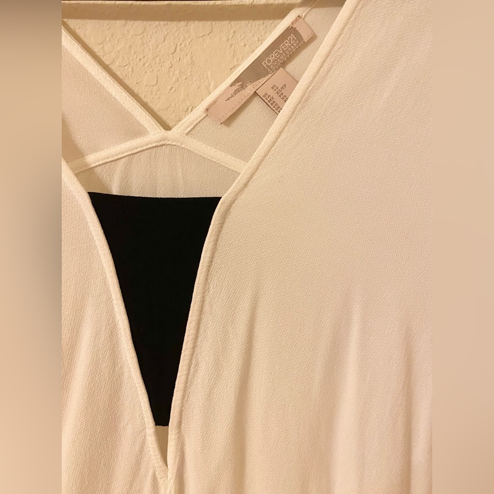 High-Low Contemporary Oversized Top - Picture 2 of 4